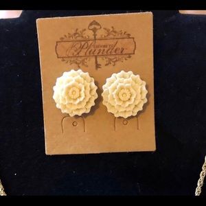 Plunder Flower Stud Earrings